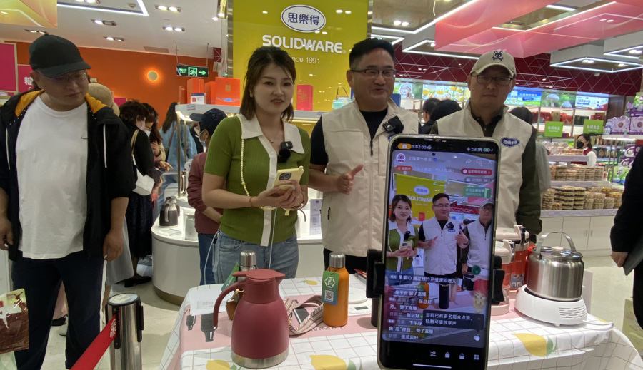 新民特稿｜关税风暴下的外贸人