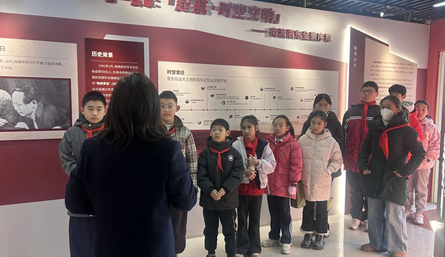 【文明培育】书院镇红领巾讲解员走进南渡浙东第一船史料馆，用童声传递革命先烈的英勇传奇